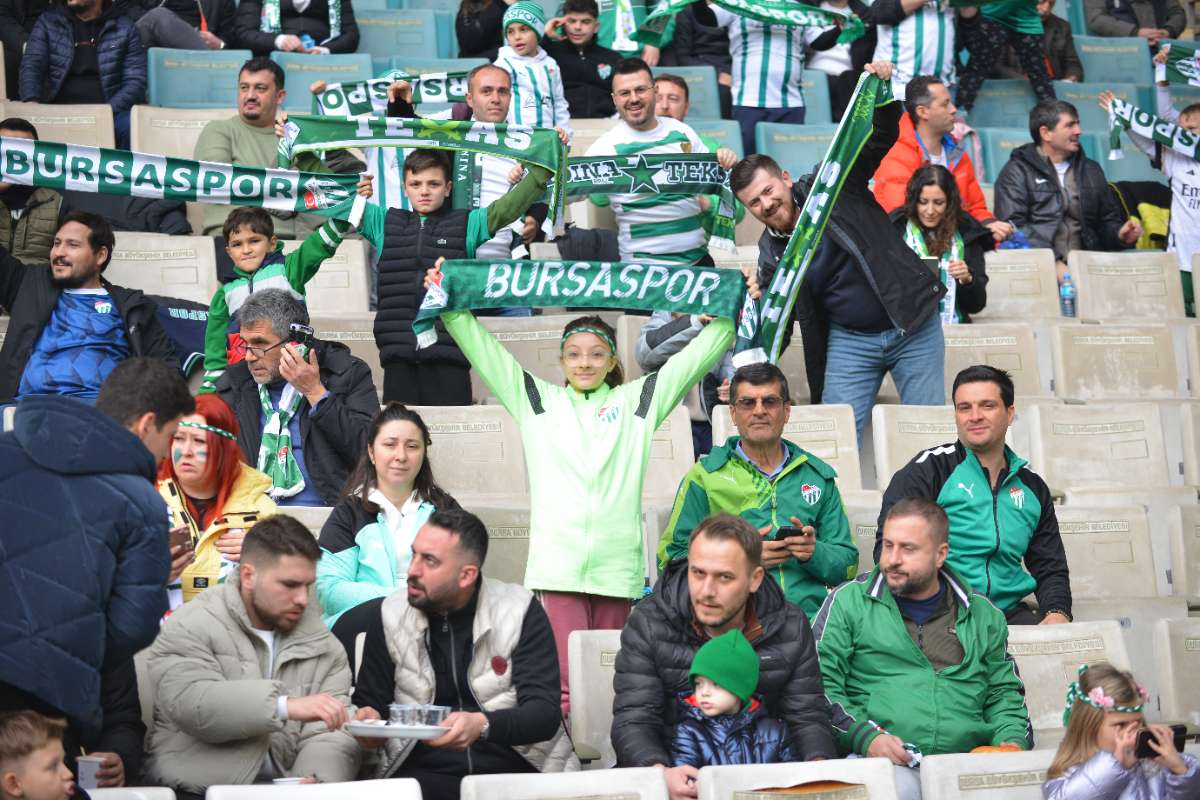 (FOTO GALERİ) Bursaspor-Anadolu Üniversitesi Taraftar Fotoğrafları