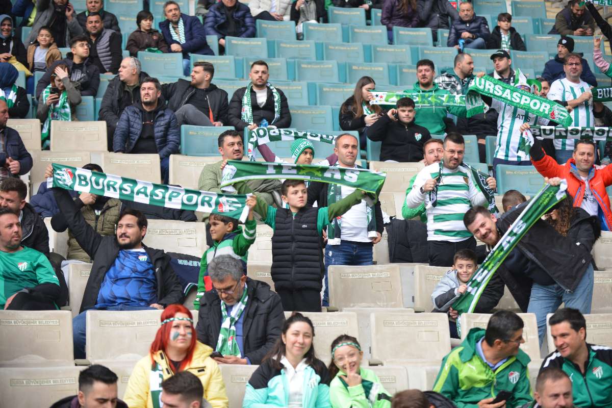 (FOTO GALERİ) Bursaspor-Anadolu Üniversitesi Taraftar Fotoğrafları