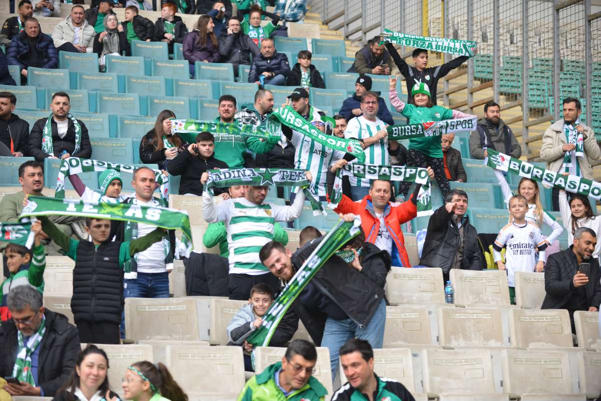 (FOTO GALERİ) Bursaspor-Anadolu Üniversitesi Taraftar Fotoğrafları