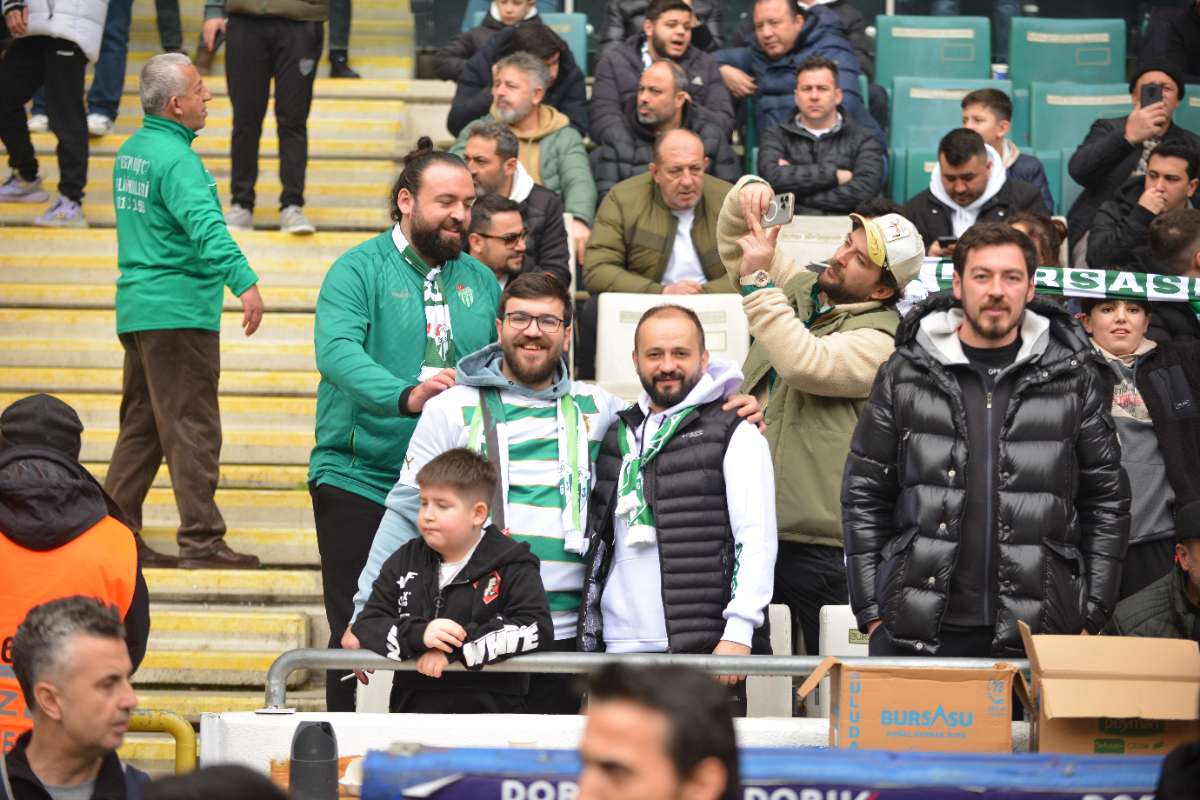 (FOTO GALERİ) Bursaspor-Anadolu Üniversitesi Taraftar Fotoğrafları