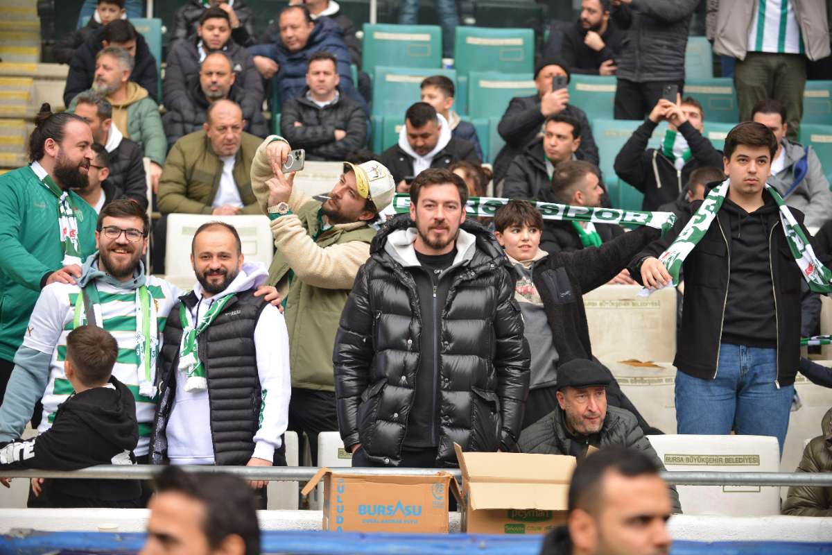(FOTO GALERİ) Bursaspor-Anadolu Üniversitesi Taraftar Fotoğrafları