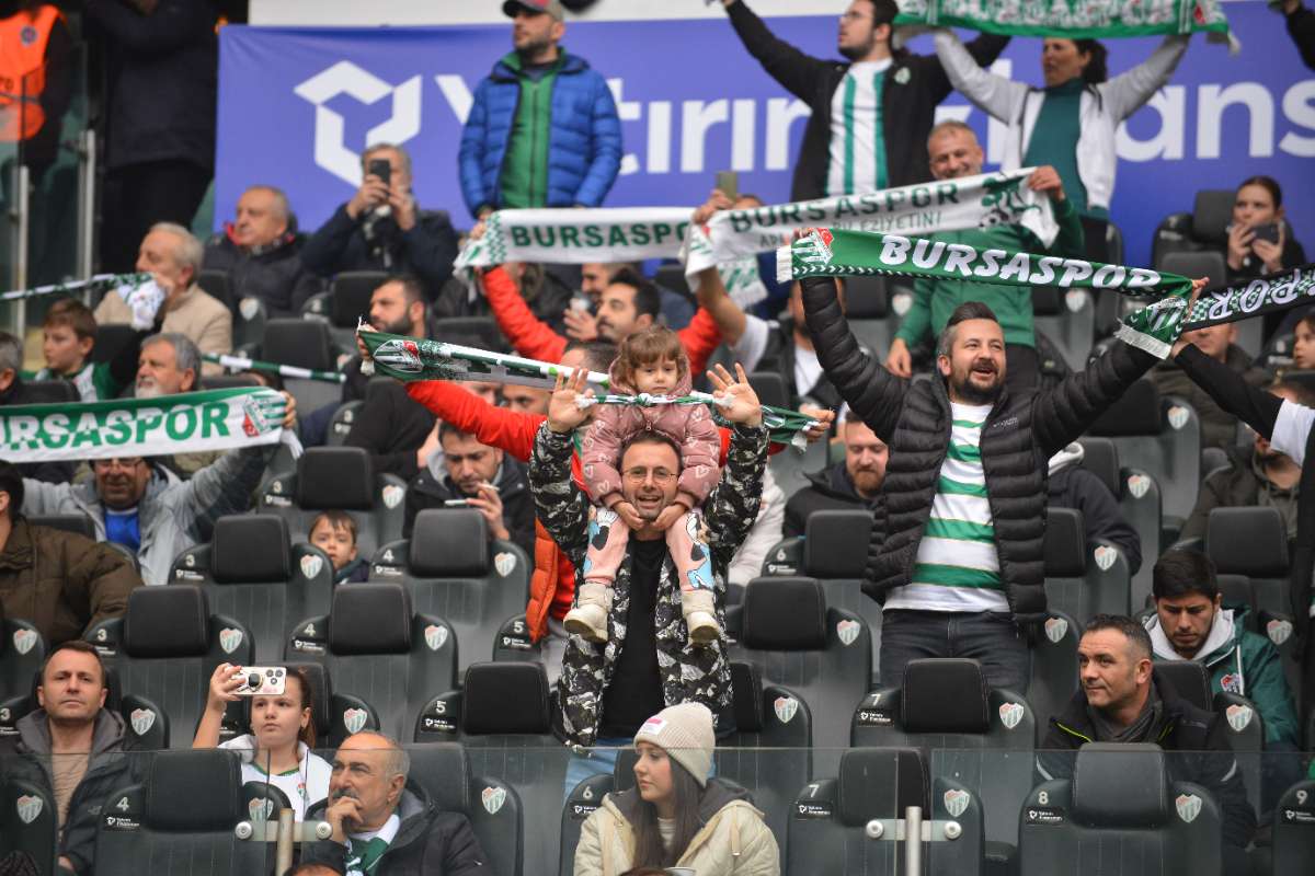 (FOTO GALERİ) Bursaspor-Anadolu Üniversitesi Taraftar Fotoğrafları