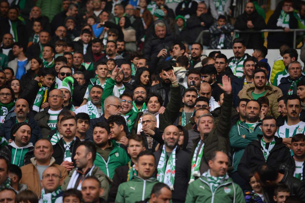 (FOTO GALERİ) Bursaspor-Anadolu Üniversitesi Taraftar Fotoğrafları