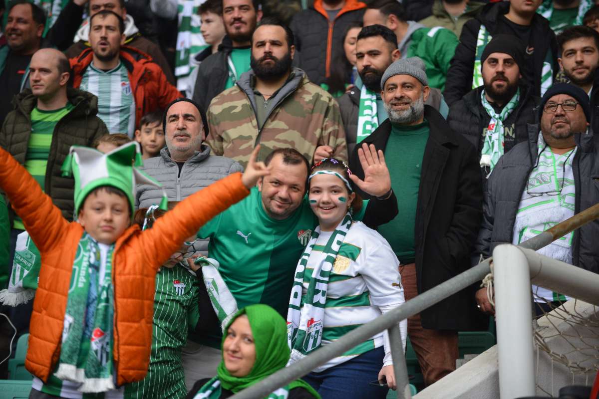 (FOTO GALERİ) Bursaspor-Anadolu Üniversitesi Taraftar Fotoğrafları