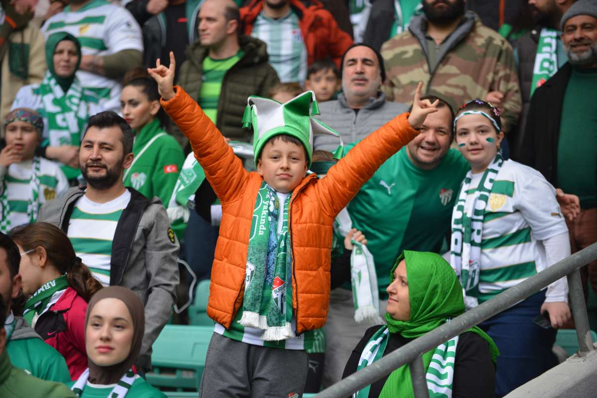 (FOTO GALERİ) Bursaspor-Anadolu Üniversitesi Taraftar Fotoğrafları