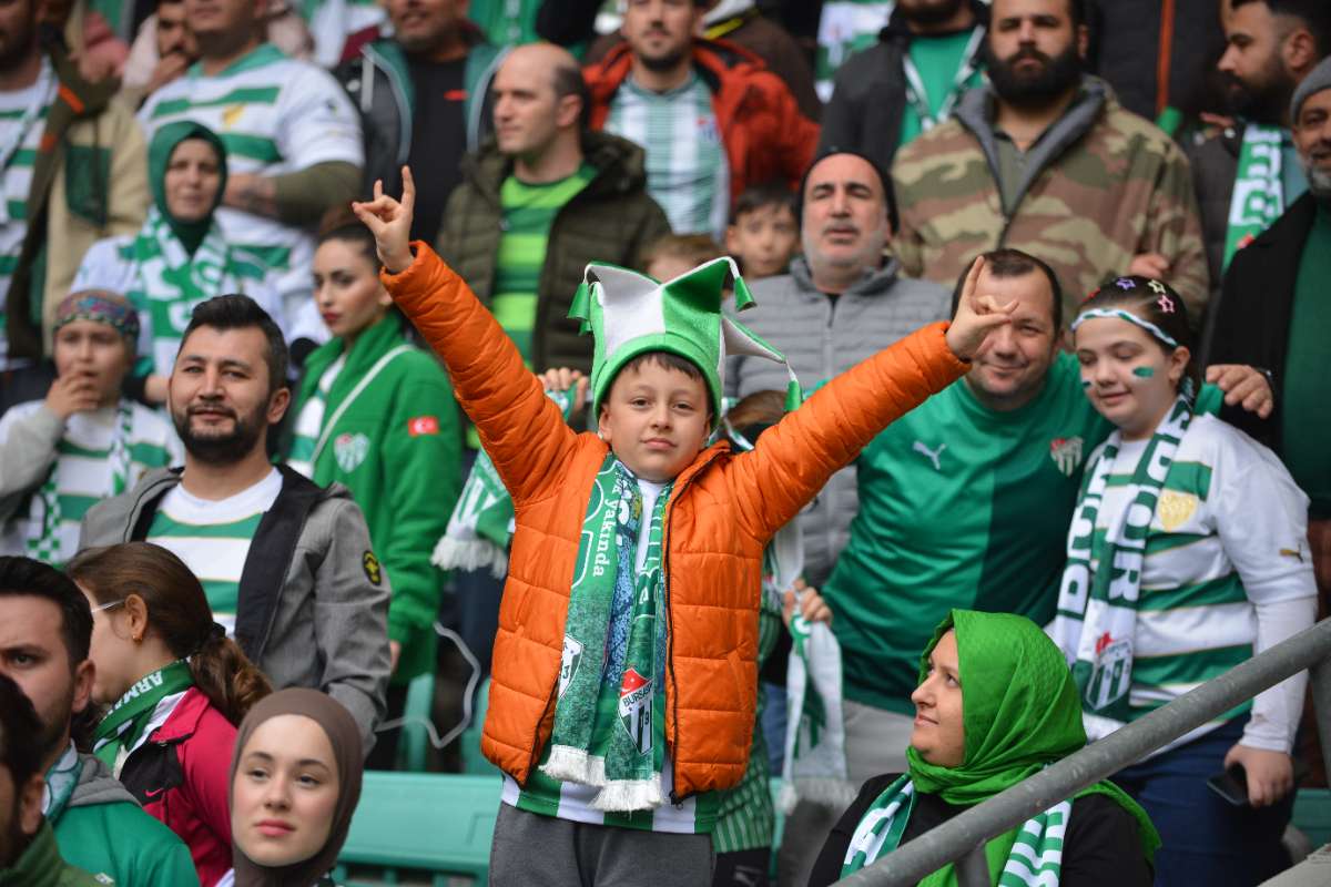(FOTO GALERİ) Bursaspor-Anadolu Üniversitesi Taraftar Fotoğrafları