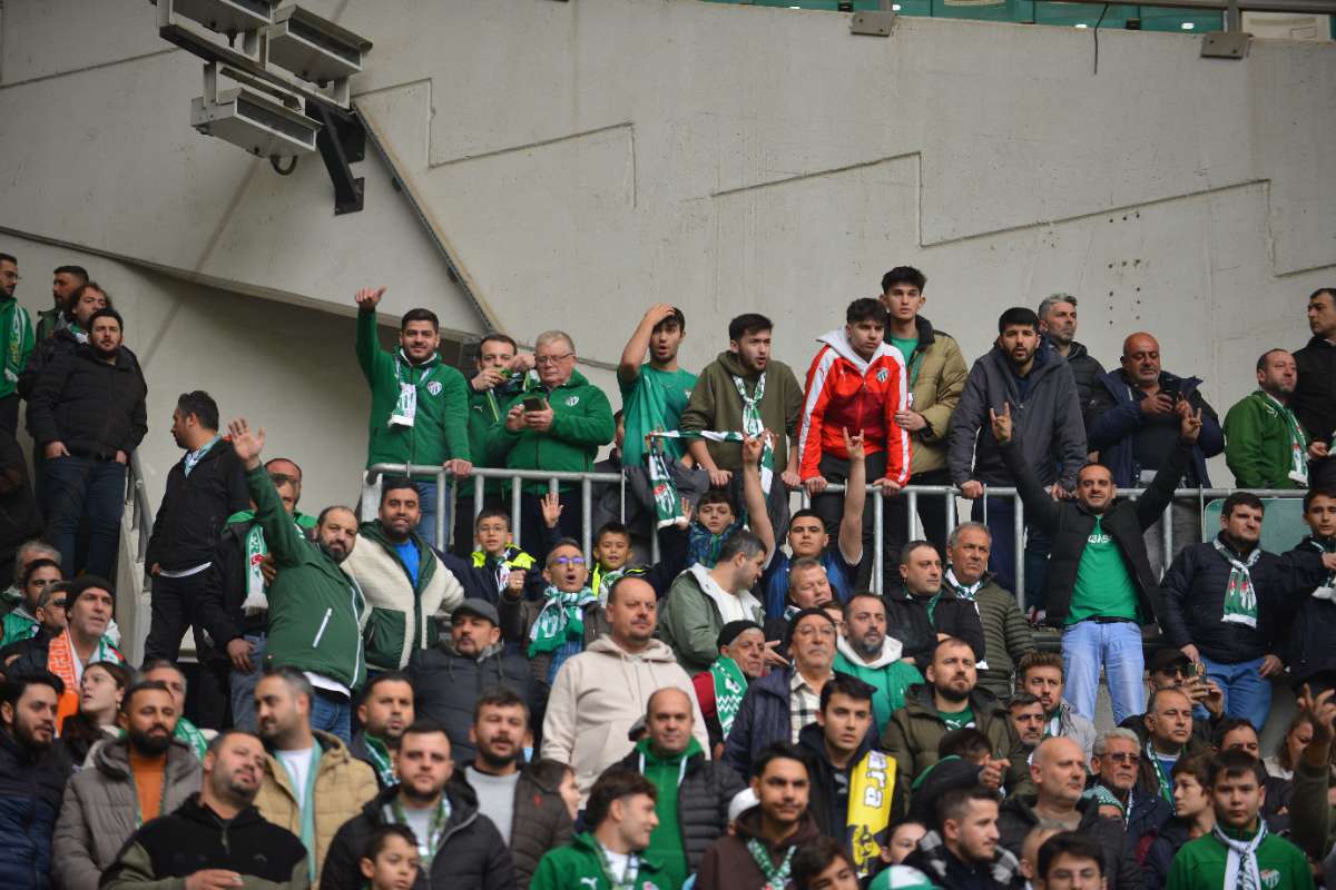 (FOTO GALERİ) Bursaspor-Anadolu Üniversitesi Taraftar Fotoğrafları