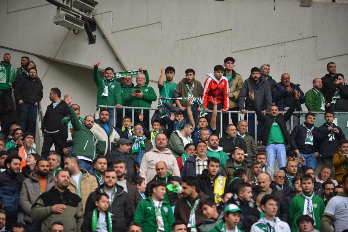 (FOTO GALERİ) Bursaspor-Anadolu Üniversitesi Taraftar Fotoğrafları
