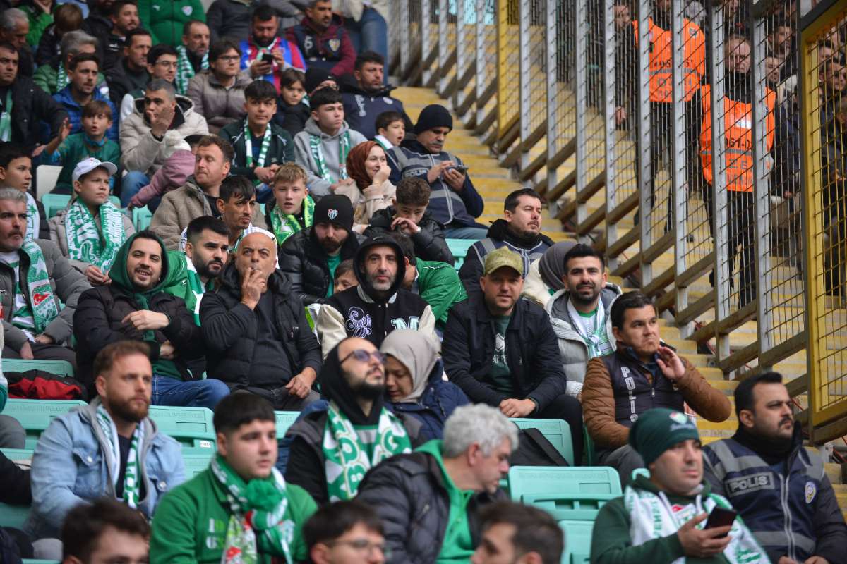 (FOTO GALERİ) Bursaspor-Anadolu Üniversitesi Taraftar Fotoğrafları