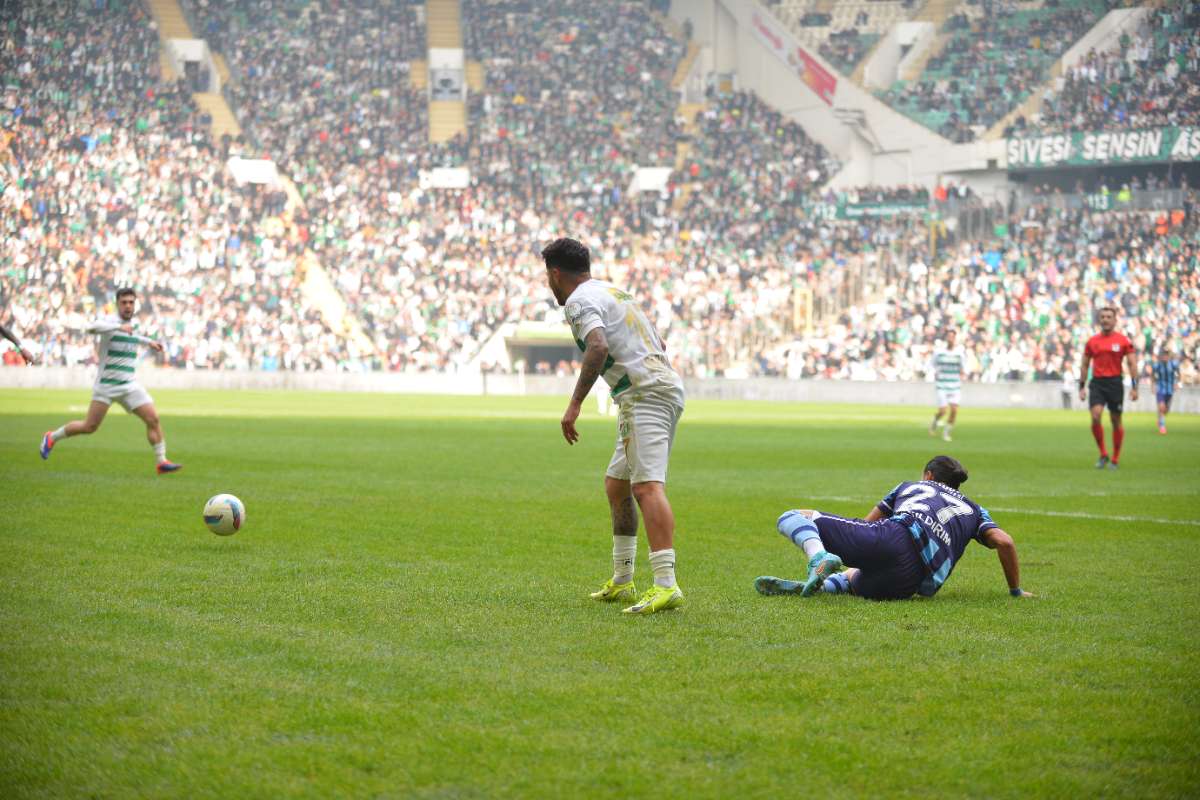 (FOTO GALERİ) Bursaspor-Anadolu Üniversitesi Taraftar Fotoğrafları