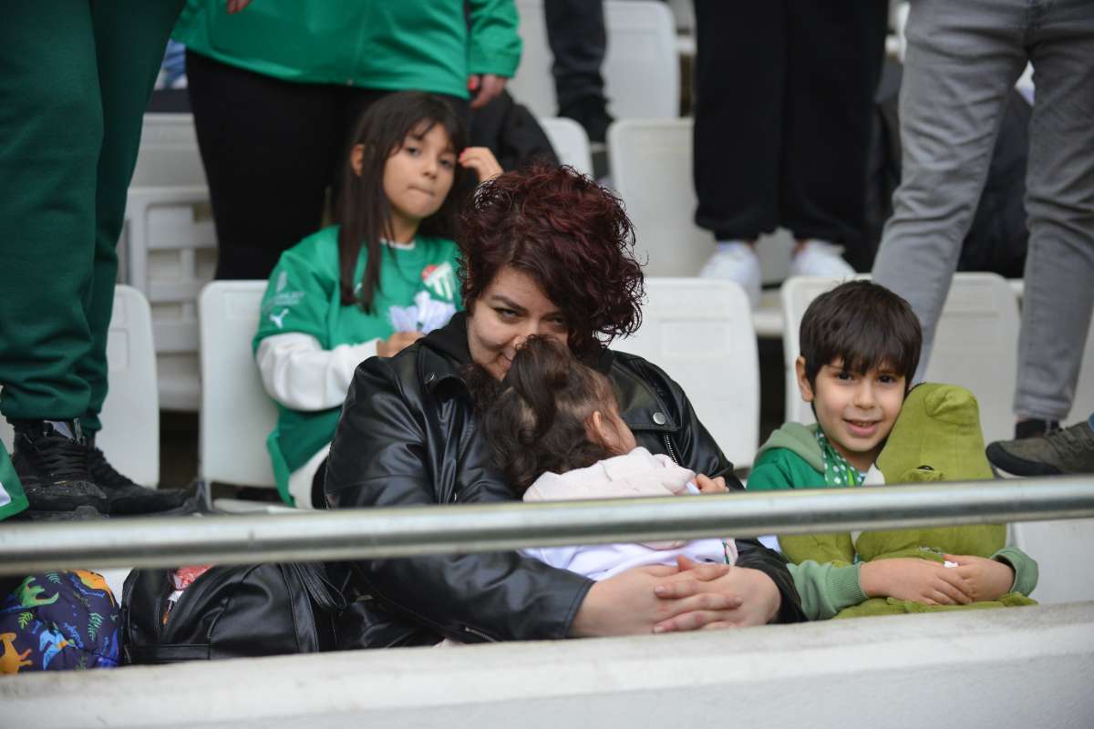 (FOTO GALERİ) Bursaspor-Anadolu Üniversitesi Taraftar Fotoğrafları