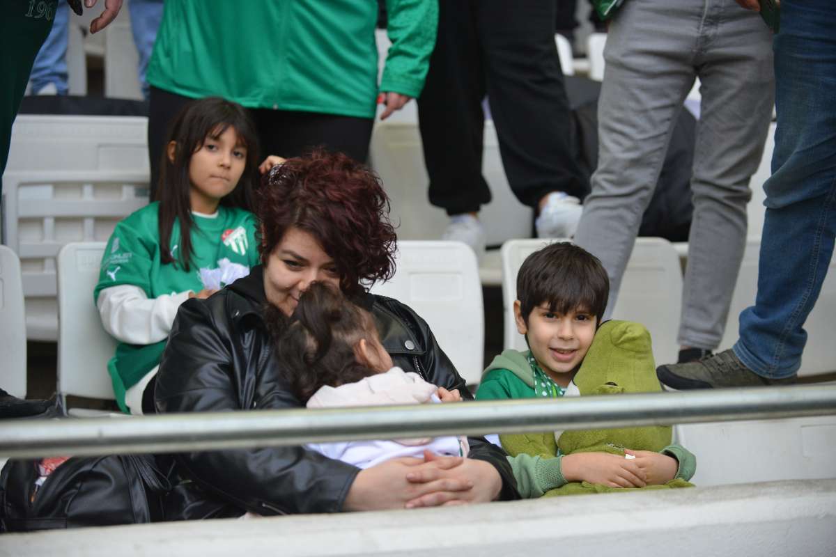 (FOTO GALERİ) Bursaspor-Anadolu Üniversitesi Taraftar Fotoğrafları