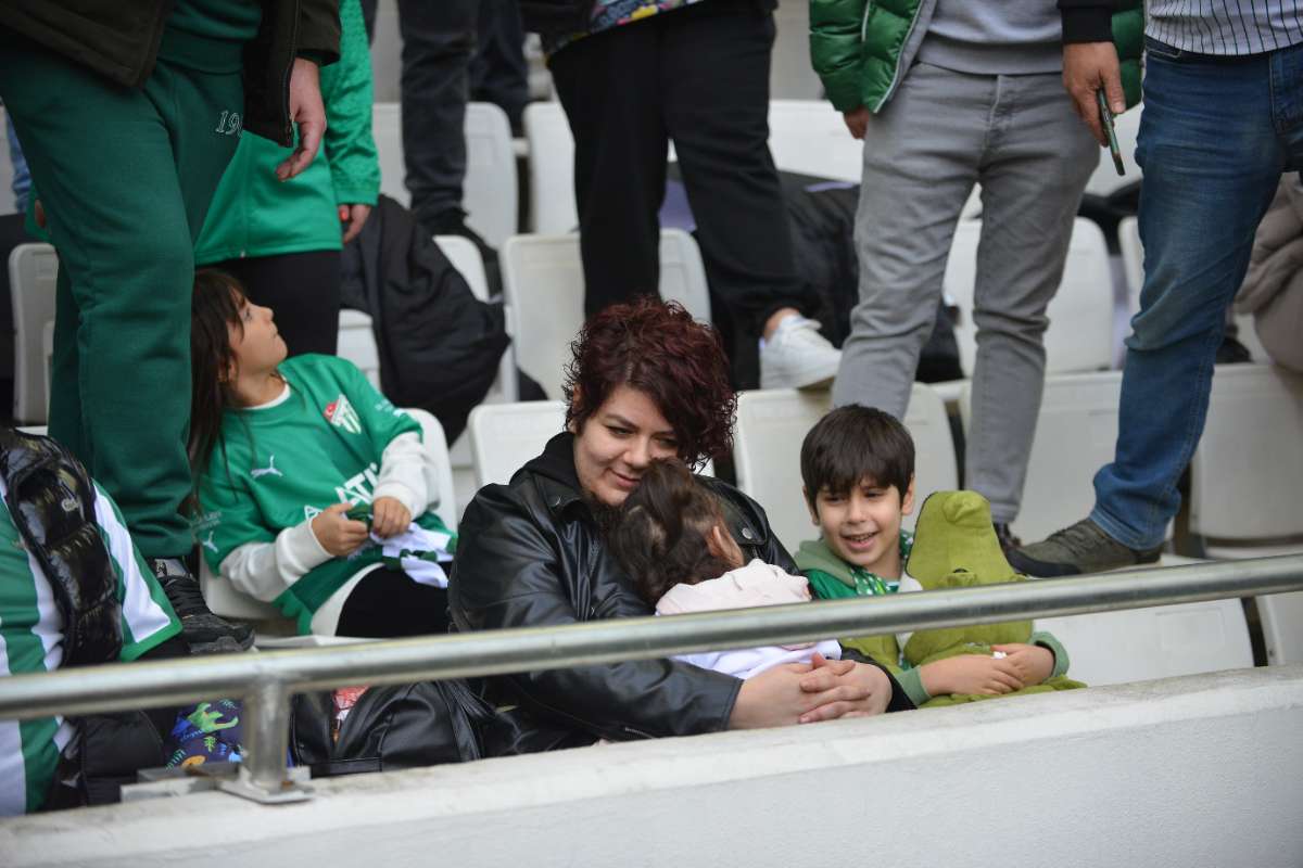 (FOTO GALERİ) Bursaspor-Anadolu Üniversitesi Taraftar Fotoğrafları