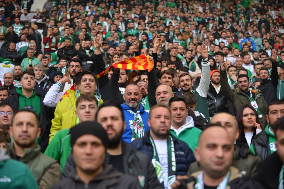 (FOTO GALERİ) Bursaspor-Anadolu Üniversitesi Taraftar Fotoğrafları