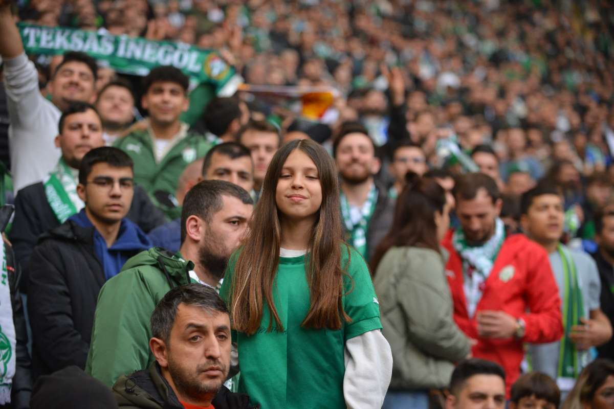 (FOTO GALERİ) Bursaspor-Anadolu Üniversitesi Taraftar Fotoğrafları