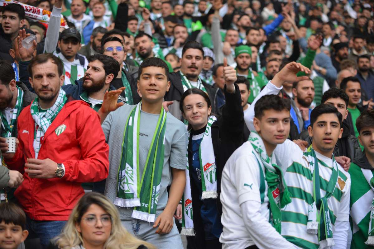 (FOTO GALERİ) Bursaspor-Anadolu Üniversitesi Taraftar Fotoğrafları