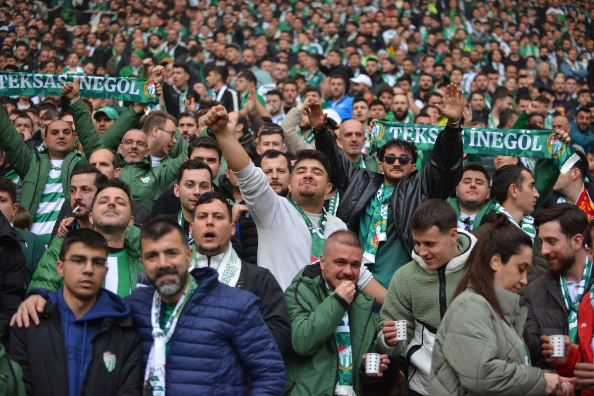 (FOTO GALERİ) Bursaspor-Anadolu Üniversitesi Taraftar Fotoğrafları