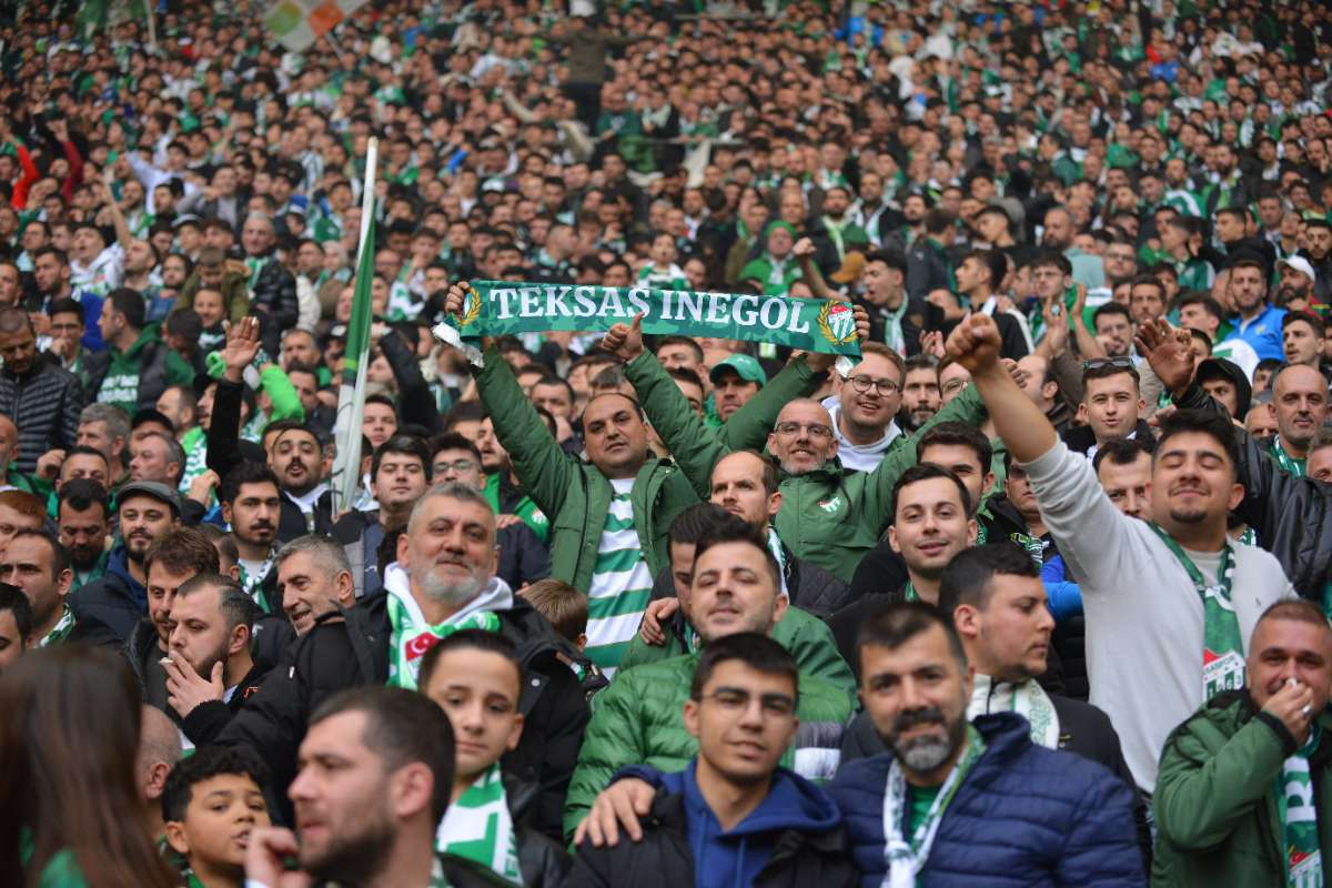 (FOTO GALERİ) Bursaspor-Anadolu Üniversitesi Taraftar Fotoğrafları