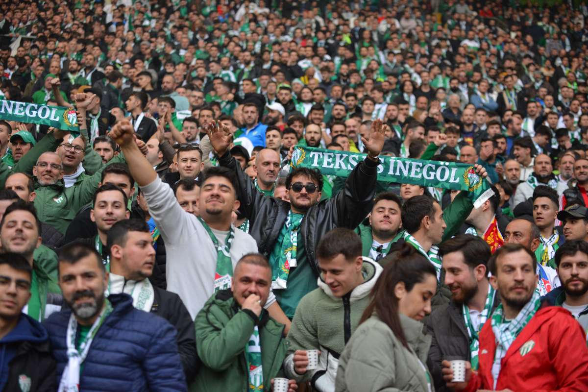 (FOTO GALERİ) Bursaspor-Anadolu Üniversitesi Taraftar Fotoğrafları