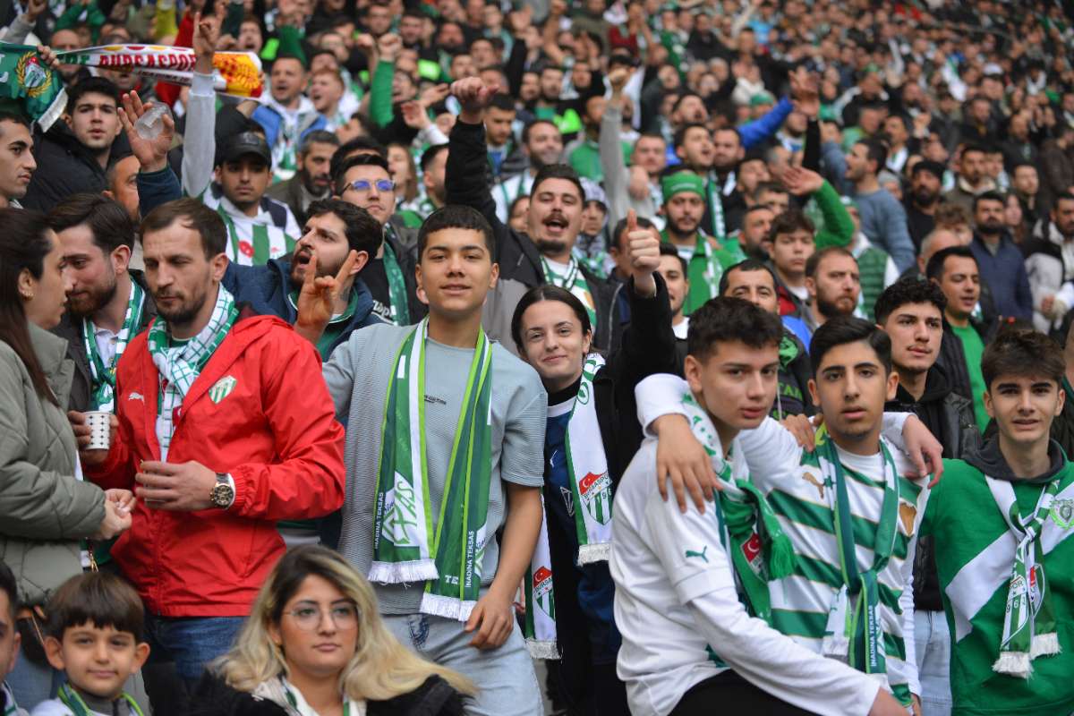 (FOTO GALERİ) Bursaspor-Anadolu Üniversitesi Taraftar Fotoğrafları