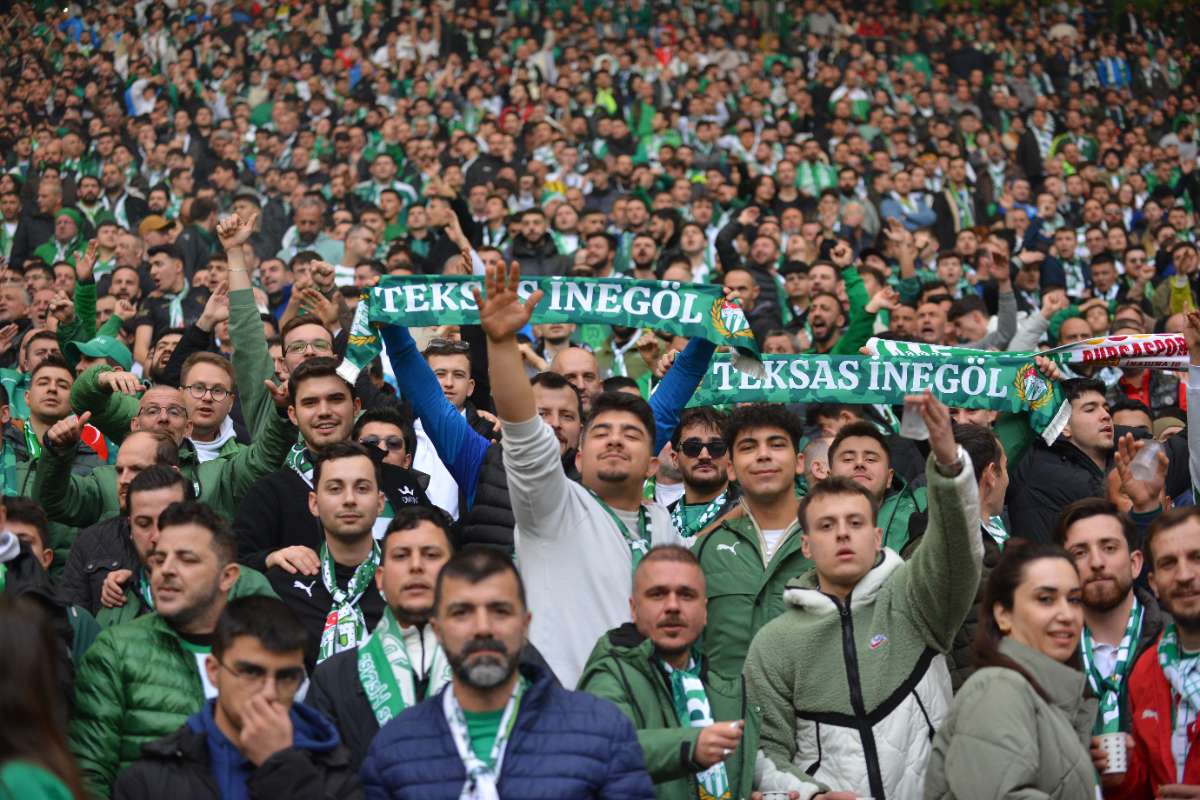 (FOTO GALERİ) Bursaspor-Anadolu Üniversitesi Taraftar Fotoğrafları