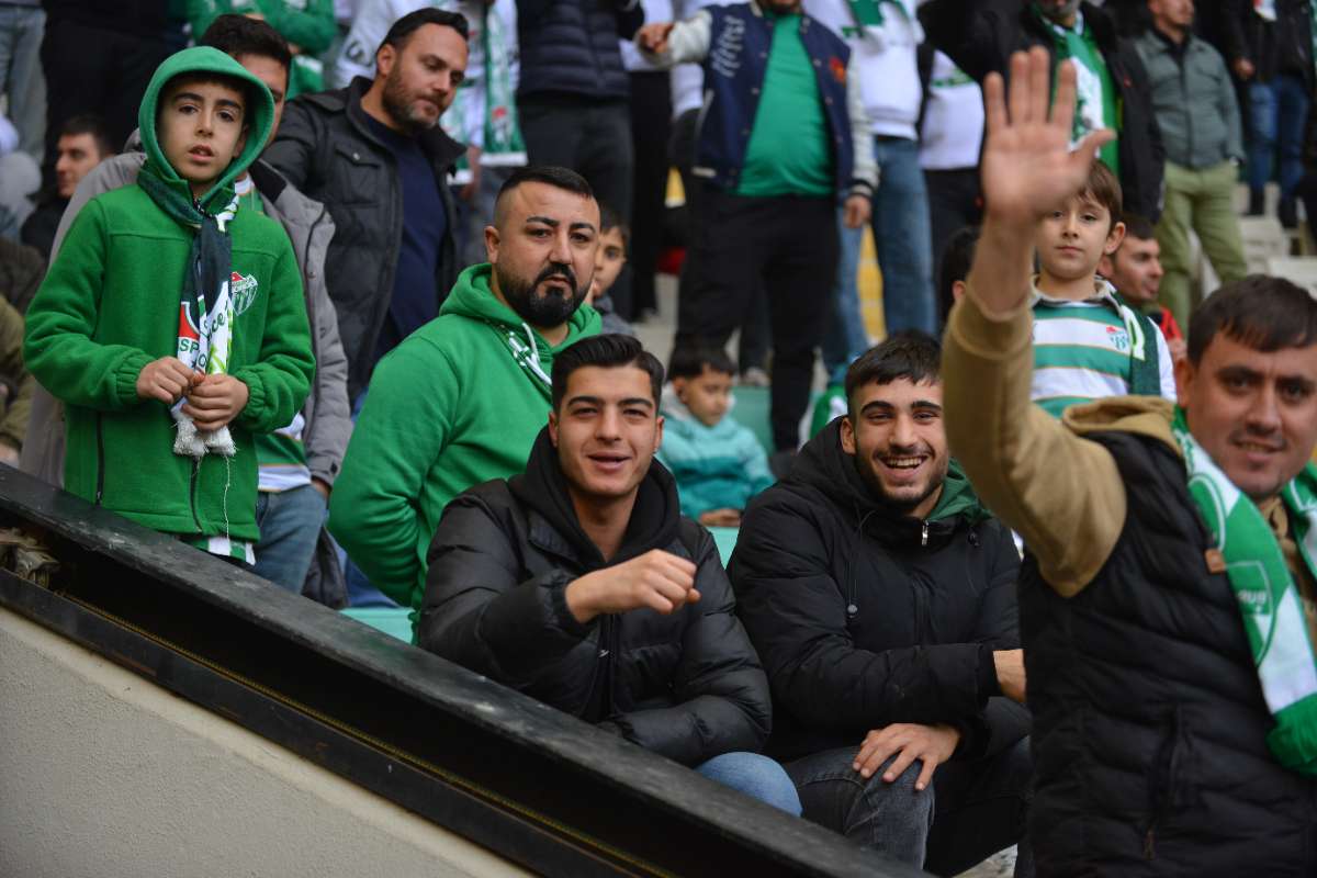 (FOTO GALERİ) Bursaspor-Anadolu Üniversitesi Taraftar Fotoğrafları