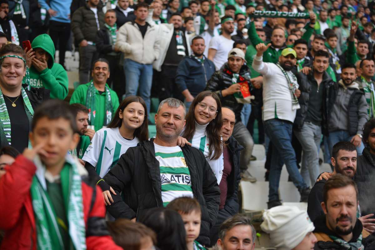 (FOTO GALERİ) Bursaspor-Anadolu Üniversitesi Taraftar Fotoğrafları