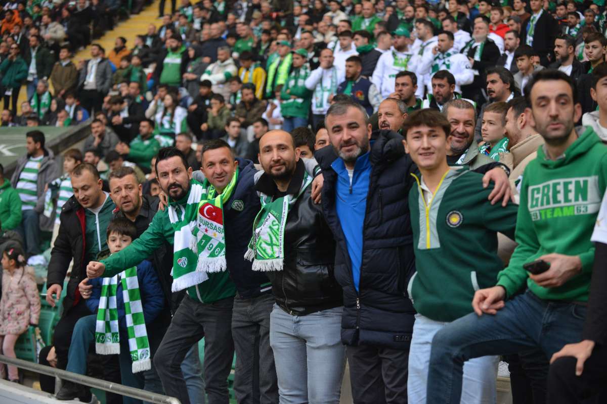 (FOTO GALERİ) Bursaspor-Anadolu Üniversitesi Taraftar Fotoğrafları