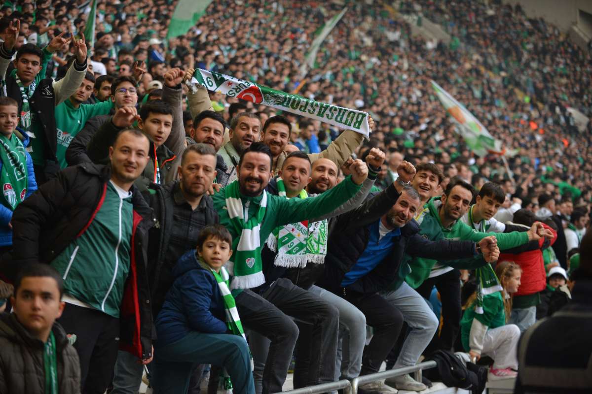(FOTO GALERİ) Bursaspor-Anadolu Üniversitesi Taraftar Fotoğrafları