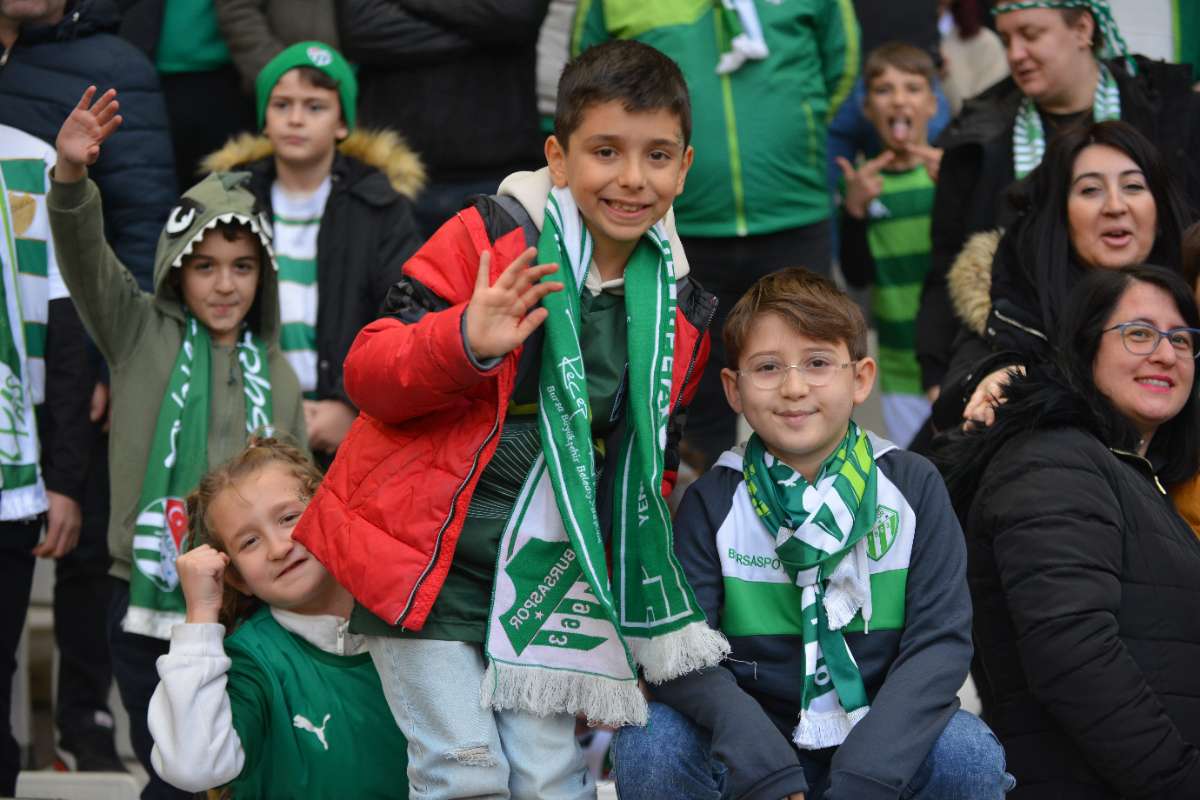 (FOTO GALERİ) Bursaspor-Anadolu Üniversitesi Taraftar Fotoğrafları