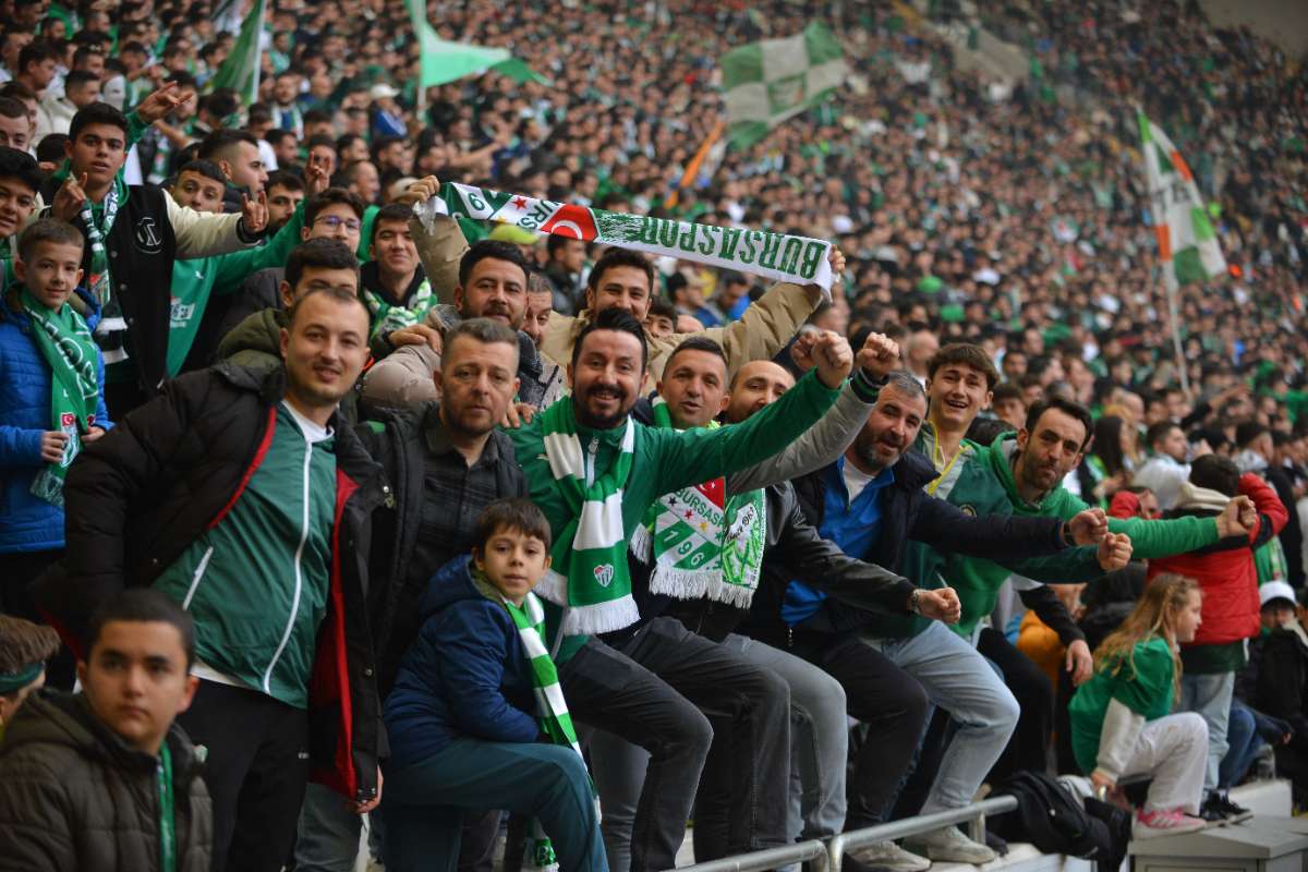 (FOTO GALERİ) Bursaspor-Anadolu Üniversitesi Taraftar Fotoğrafları