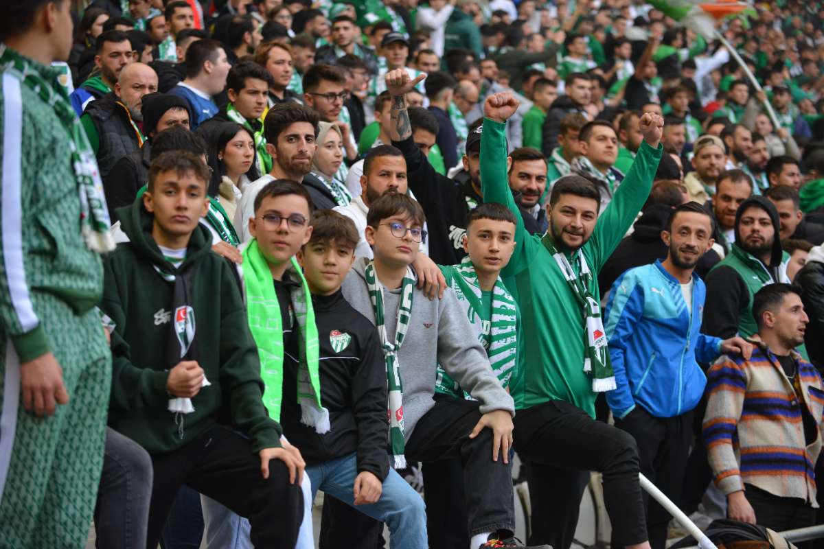 (FOTO GALERİ) Bursaspor-Anadolu Üniversitesi Taraftar Fotoğrafları