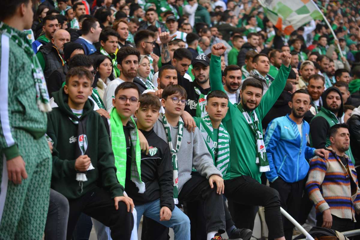 (FOTO GALERİ) Bursaspor-Anadolu Üniversitesi Taraftar Fotoğrafları