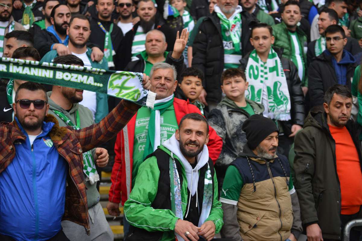 (FOTO GALERİ) Bursaspor-Anadolu Üniversitesi Taraftar Fotoğrafları