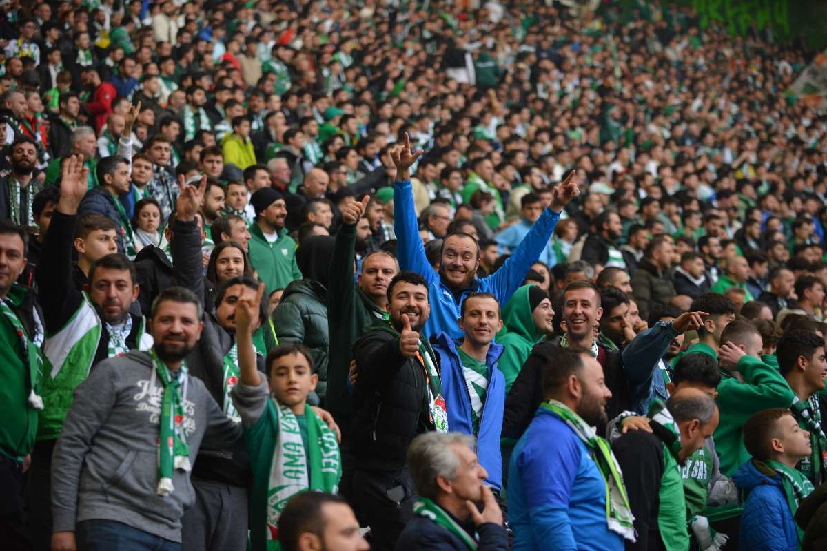 (FOTO GALERİ) Bursaspor-Anadolu Üniversitesi Taraftar Fotoğrafları