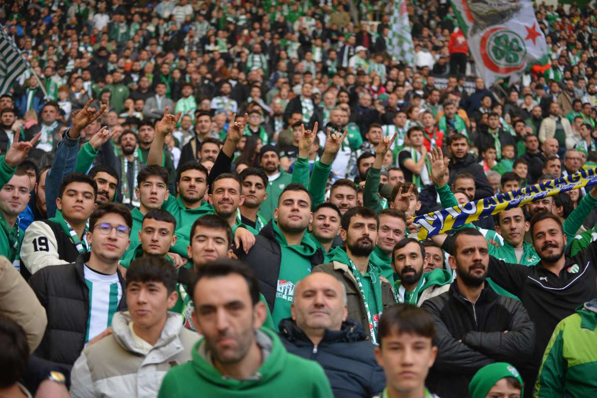 (FOTO GALERİ) Bursaspor-Anadolu Üniversitesi Taraftar Fotoğrafları