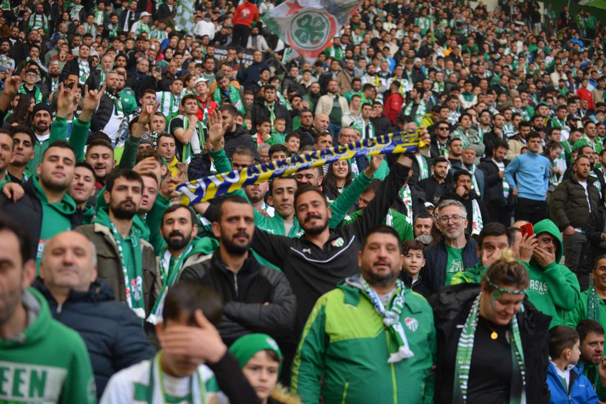(FOTO GALERİ) Bursaspor-Anadolu Üniversitesi Taraftar Fotoğrafları