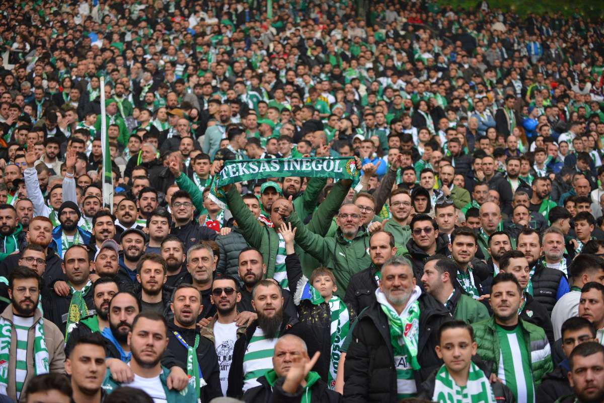 (FOTO GALERİ) Bursaspor-Anadolu Üniversitesi Taraftar Fotoğrafları