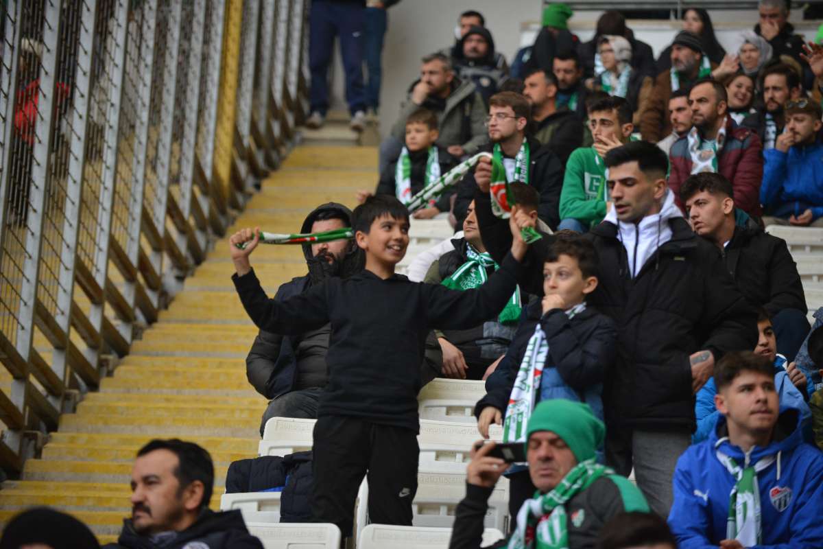 (FOTO GALERİ) Bursaspor-Anadolu Üniversitesi Taraftar Fotoğrafları