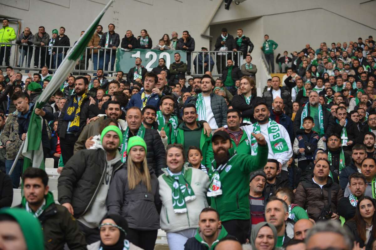 (FOTO GALERİ) Bursaspor-Anadolu Üniversitesi Taraftar Fotoğrafları