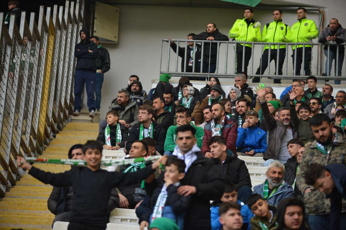 (FOTO GALERİ) Bursaspor-Anadolu Üniversitesi Taraftar Fotoğrafları