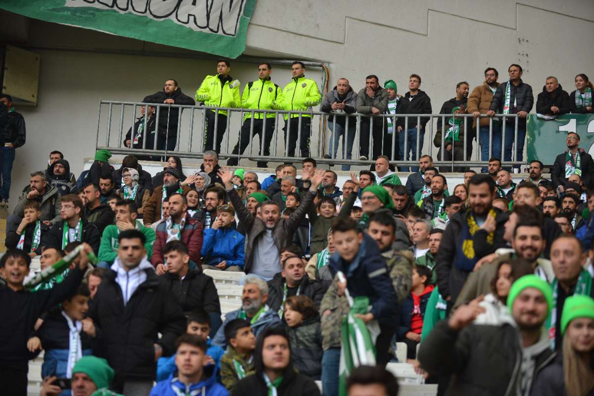 (FOTO GALERİ) Bursaspor-Anadolu Üniversitesi Taraftar Fotoğrafları