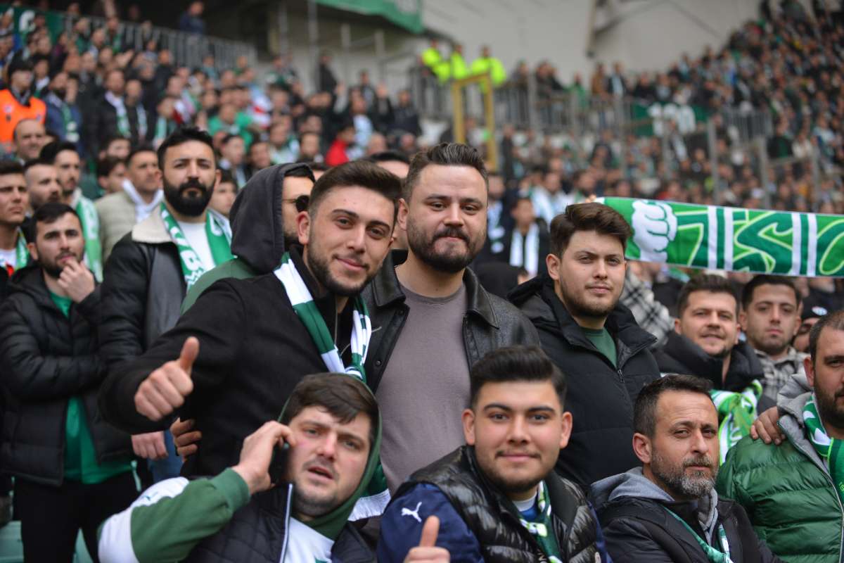 (FOTO GALERİ) Bursaspor-Anadolu Üniversitesi Taraftar Fotoğrafları