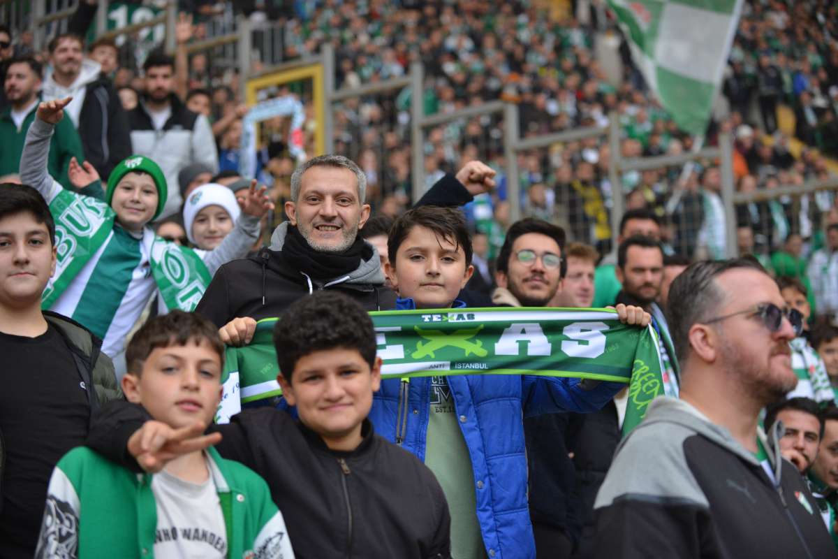 (FOTO GALERİ) Bursaspor-Anadolu Üniversitesi Taraftar Fotoğrafları