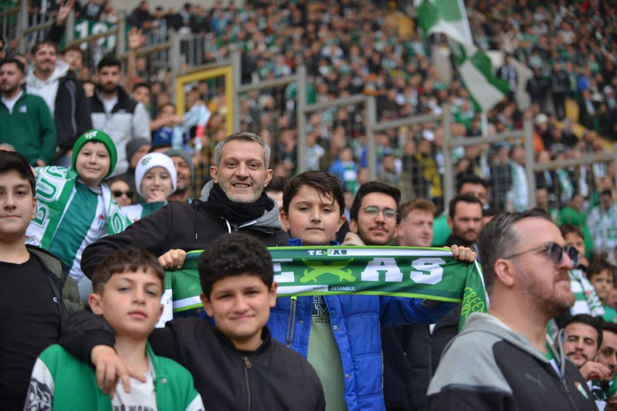(FOTO GALERİ) Bursaspor-Anadolu Üniversitesi Taraftar Fotoğrafları