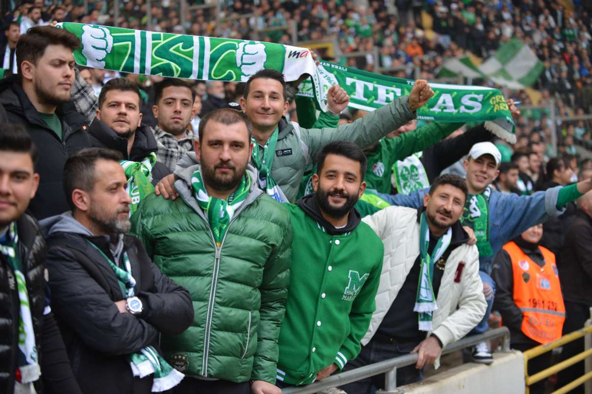 (FOTO GALERİ) Bursaspor-Anadolu Üniversitesi Taraftar Fotoğrafları