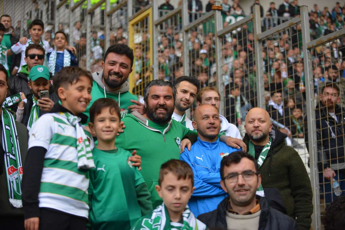 (FOTO GALERİ) Bursaspor-Anadolu Üniversitesi Taraftar Fotoğrafları
