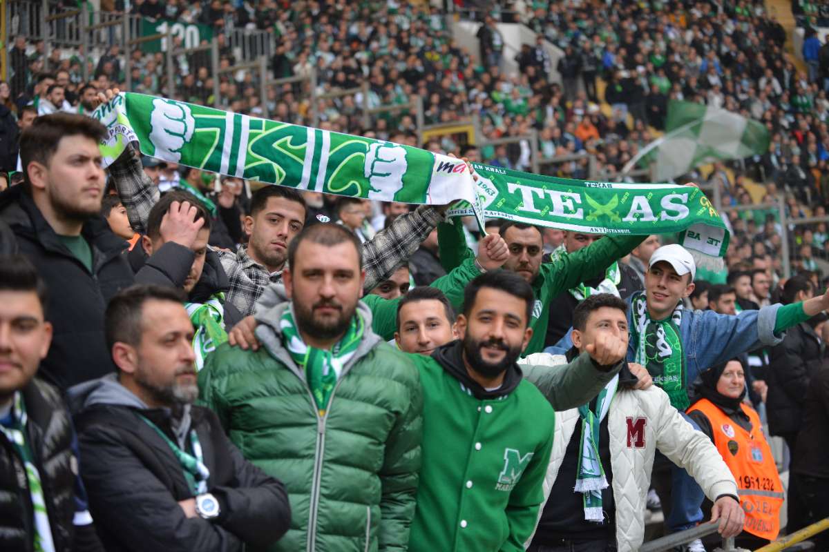 (FOTO GALERİ) Bursaspor-Anadolu Üniversitesi Taraftar Fotoğrafları