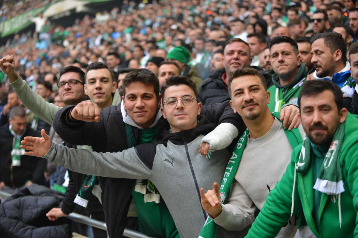(FOTO GALERİ) Bursaspor-Anadolu Üniversitesi Taraftar Fotoğrafları