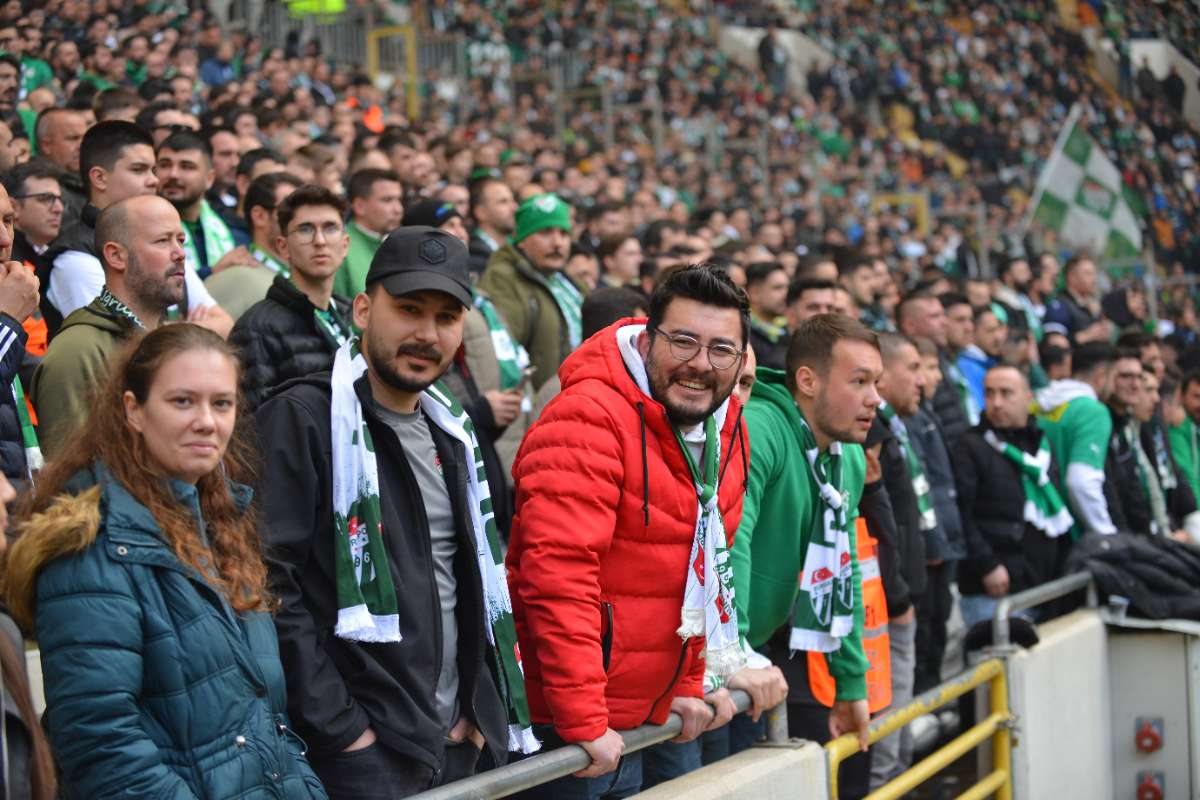 (FOTO GALERİ) Bursaspor-Anadolu Üniversitesi Taraftar Fotoğrafları